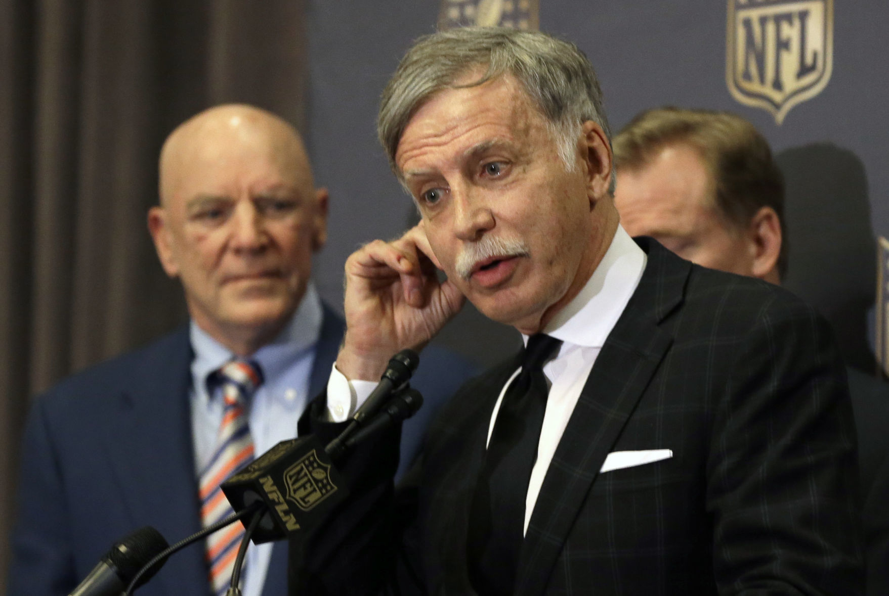 Stan Kroenke leaves his hometown behind for L.A.